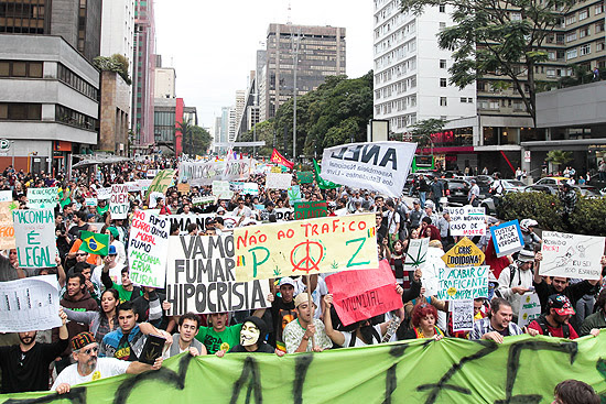 Marcha da Maconha reúne entre 2.000 e 3.000 pessoas em São Paulo; veja fotos