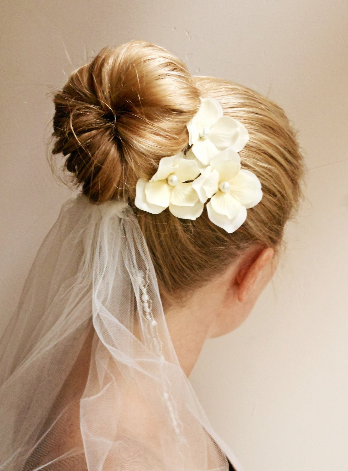 ponytails and buns – simple and easy wedding hairstyles