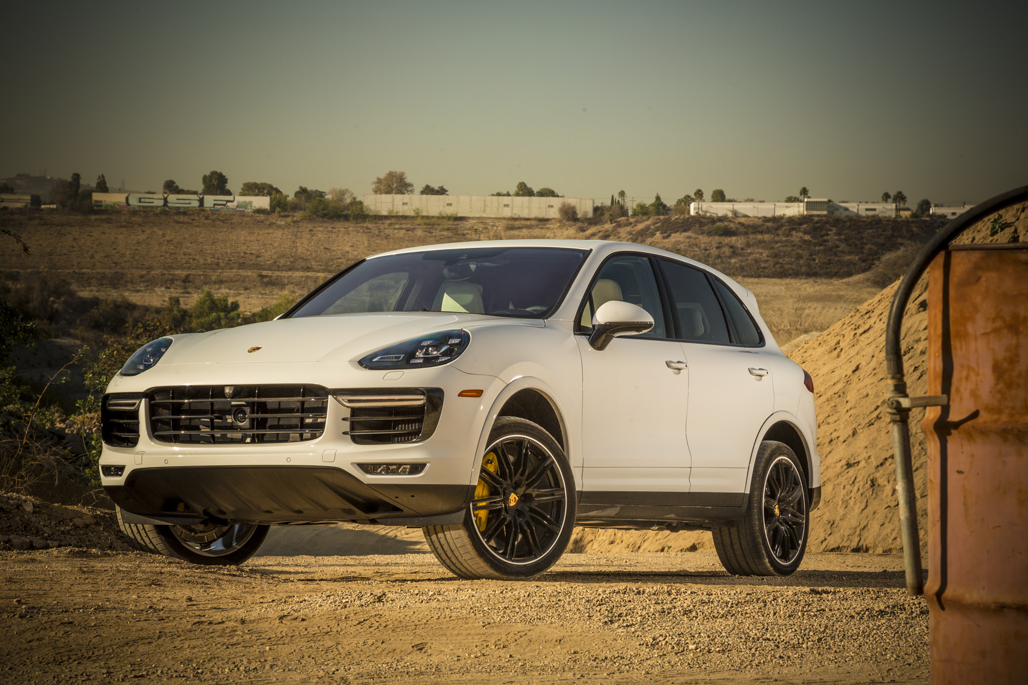 2016 Porsche Cayenne Turbo S front three quarter