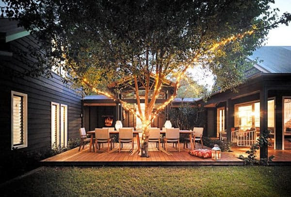 Enclosed Courtyard Design with a Central Entertaining Deck | Modern ...