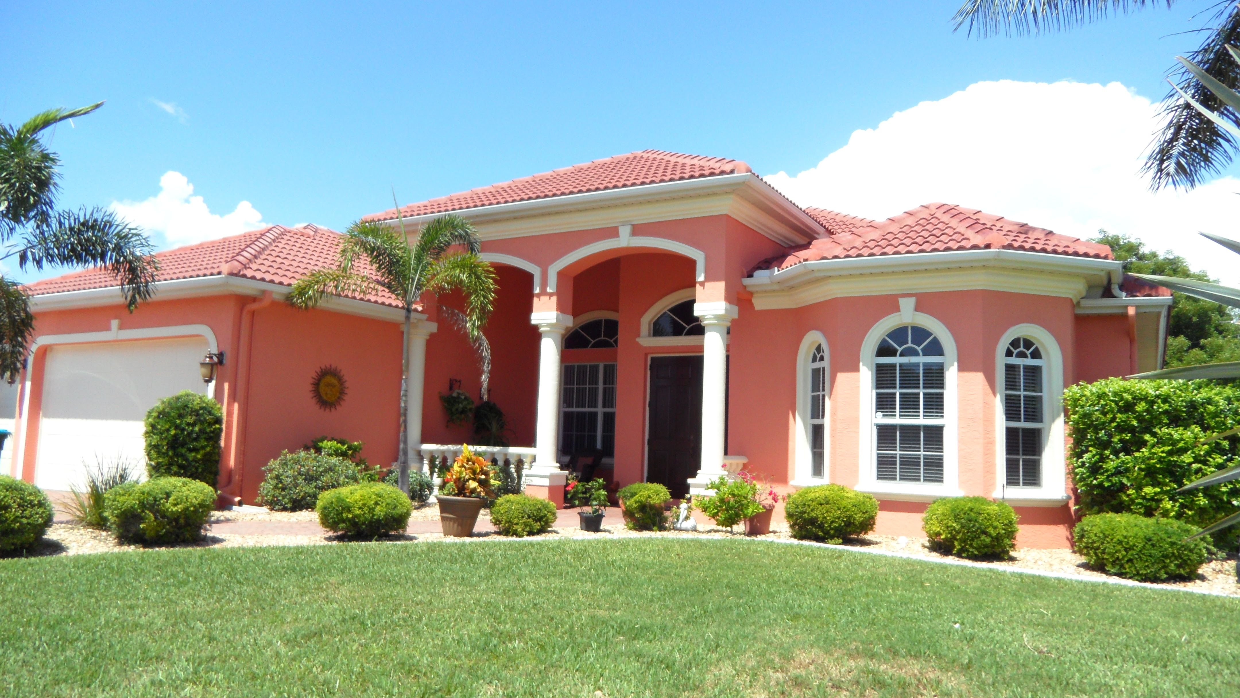 Be Colorful Coastal Coastal Homes In Coral