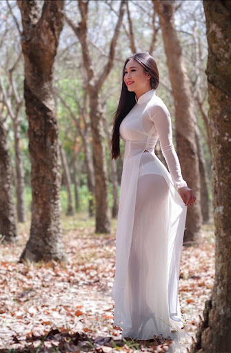 Bộ ảnh áo dài mỏng gợi cảm