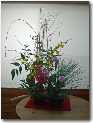 正月用生け花 花水木の庭