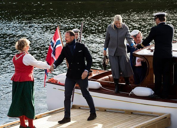 Crown Prince Haakon and Princess Mette-Marit visited Namsskogan, Grong and Namsos. red dress and grey coat
