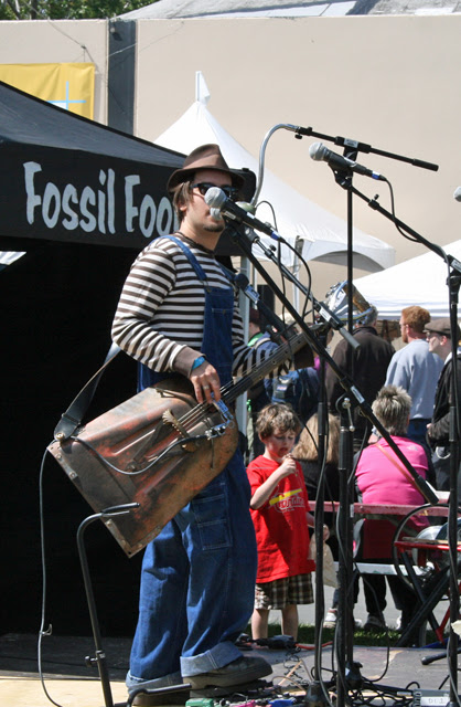Maker Faire shovel musician