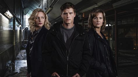 Vi vandaag is een dagelijks programma van wilfred genee, johan derksen en rené van der gijp bij sbs6. Innan Vi DÃ¶r | Serie | MijnSerie