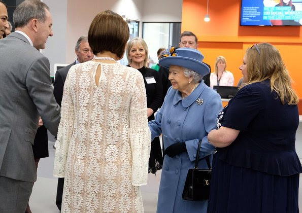 Queen Elizabeth style, fashion. Kingston upon Hull was announced the winner of UK City of Culture 2017 in 2013.
