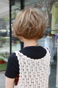 Back View of Cute Short Japanese Bob Hairstyle with Curls - Find more cute hairstyles on http://hairstylesweekly.com
