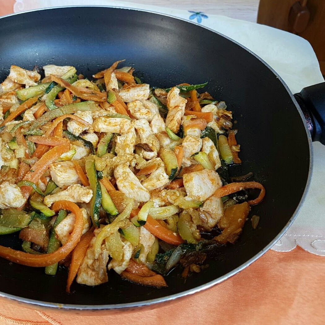 BOCCONCINI DI POLLO CON VERDURE ricetta in padella secondo ...