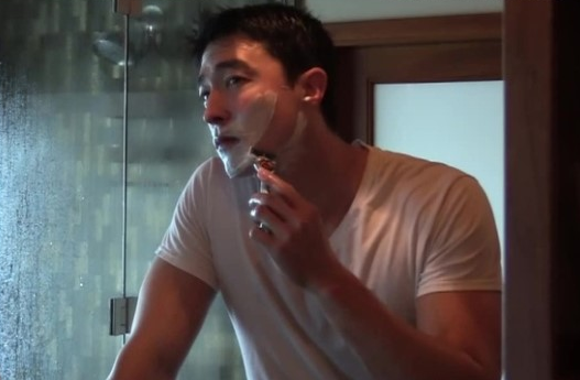 Daniel Henny I Live Alone2