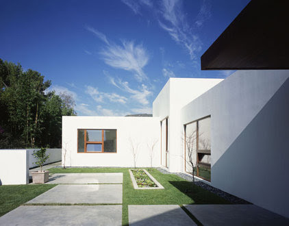 Stucco Smooths Modern Home Exteriors