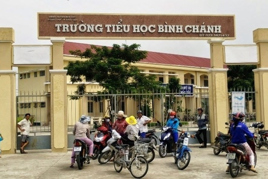 Giáo dục - Bộ GD&ĐT nói gì về vụ “giáo viên quỳ gối xin lỗi phụ huynh”? (Hình 2).