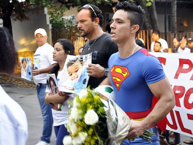 Protesto contra a morte do garoto Rhyan em Cuiabá (Foto: Tita Mara Teixeira/G1)