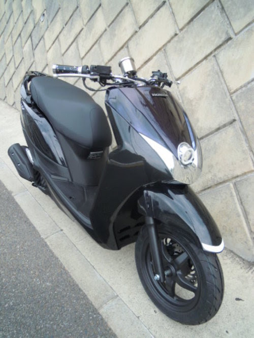 新型リード１２５カスタム発進 ホンダウィング シフトアップ Shift Up 横浜
