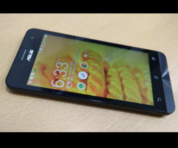 Asus Zenfone 5 — Rs 7,999