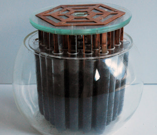 dirt lamp, soil-powered lamp, sustainable design, dirt powered lamp, green design, alternative energy, soil power, green gadget, Marieke Strap