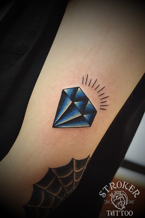 青色を使ったワンポイントタトゥー Stroker Tattoo