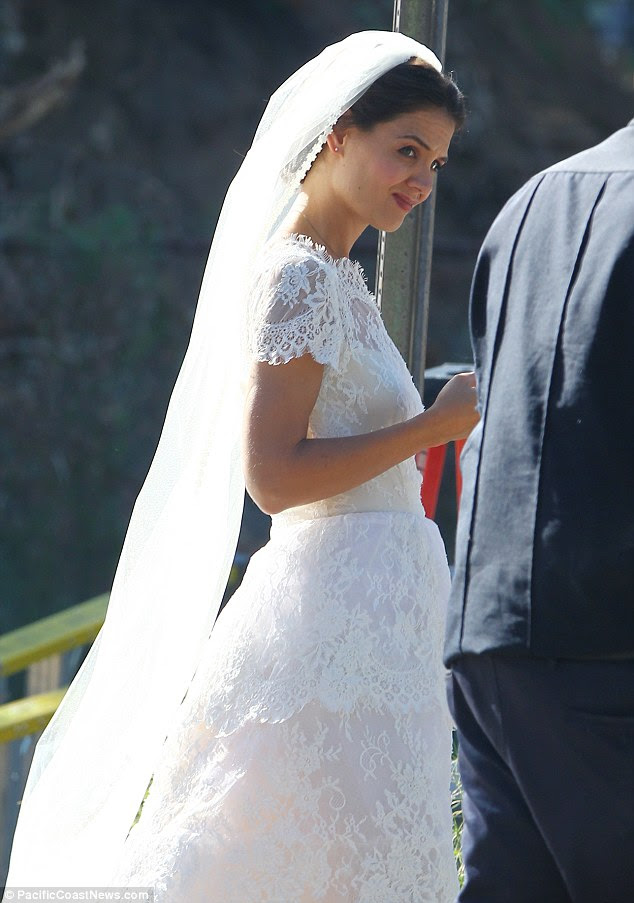 katie holmes crazy over wedding dress