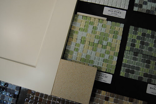 Learn how to choose a kitchen tile backsplash