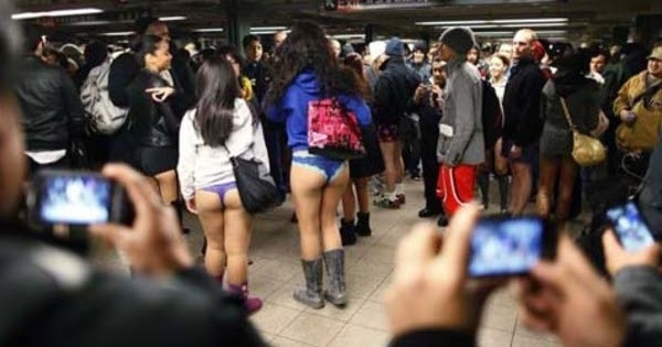 FOTO: Perayaan Sehari Tanpa Celana Dalam