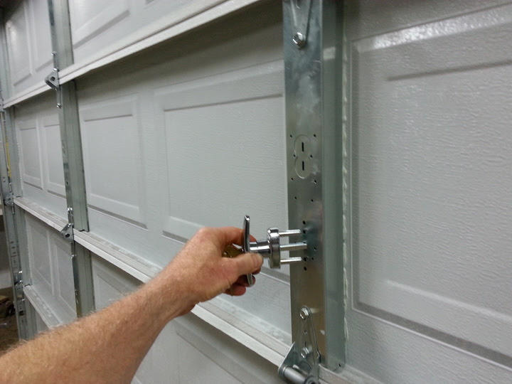 Garage Door Locksmith in Roswell | Unlock Garage Door