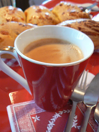 tasse de café et brioches.jpg