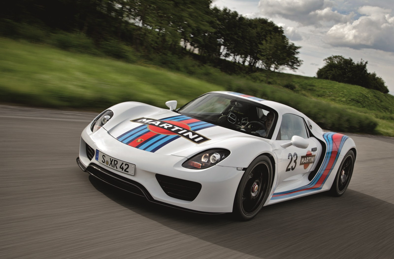 Porsche 918 Spyder Gets Legendary Martini Racing Team 