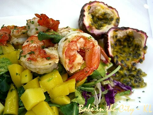 Mango, Avocado and Prawns in Passion Fruit and Chardonnay Dressing 02