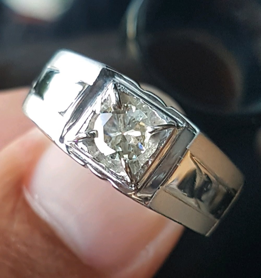 Manfaat Membeli Cincin Berlian Khusus Pria Yang Asli Manfaat Membeli Cincin Berlian Khusus Pria Yang Asli