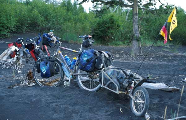 http://www.mountainbike-expedition-team.de/Kamchatka/large/Kamchatka_bob_013.jpg