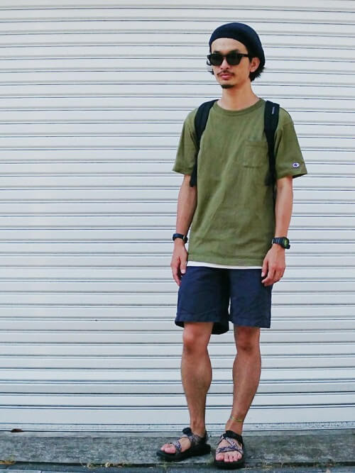 ネイビーのショートパンツのメンズコーデ21 人気のネイビーショートパンツを紹介 春夏秋冬トレンド情報ピポパ発信局