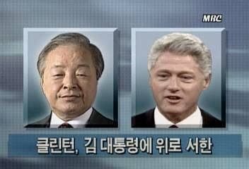 앞서 유족들은 이날 오전 0시 22분 서울대병원에서 서거한 김 전 대통령의 시신을 이 병원 장례식장으로 옮겼다. ë´ì¤ë°ì¤í¬ : MBC NEWS