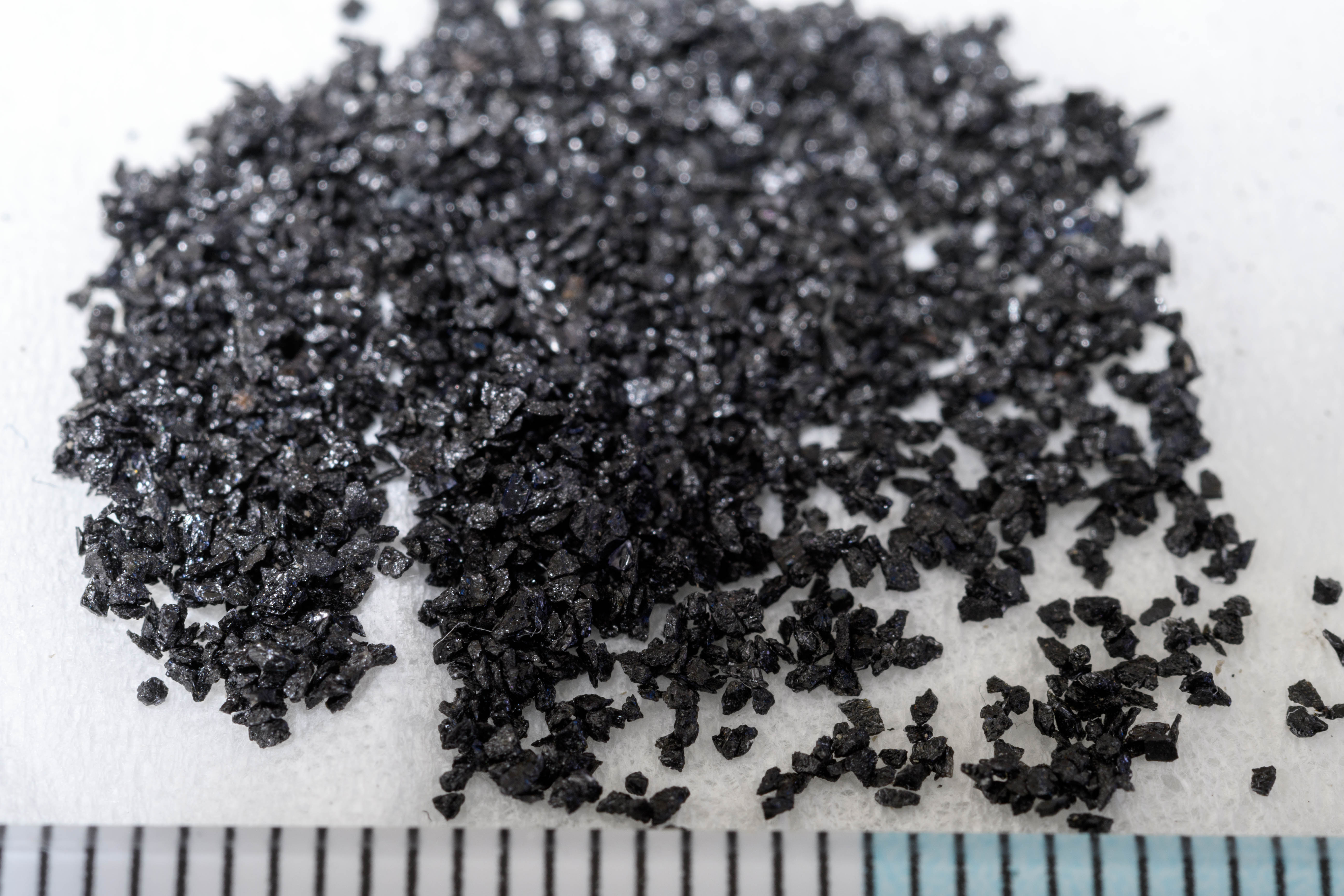 コリドラスの底床用に黒いガーネットサンドを買った Freetimes