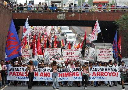 Manifestação de protesto em Manilha, Filipinas, contra o disparo nos preços dos alimentos.