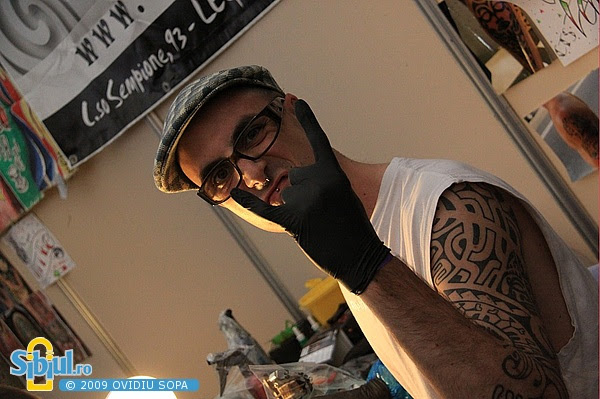 Polynesian tattoos are really everywhere! Cool