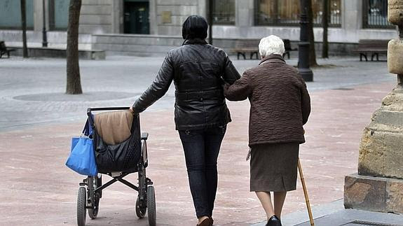 ¿Cómo solicitar la ayuda extremeña de 300 euros para ancianas? 