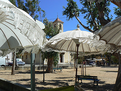 parasols dans le vent.jpg