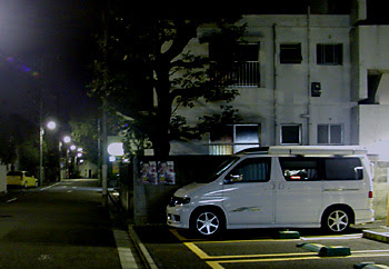 Monologue 住宅街で車中泊
