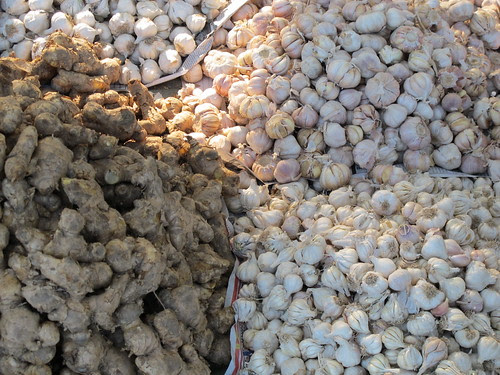 Ginger and garlic, Dilai Gate Sunday market