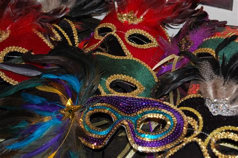 ideas  throwing  mardi gras masquerade party diy