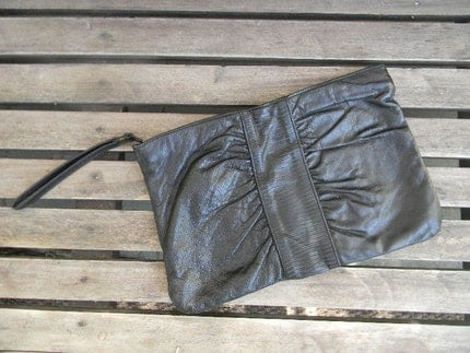 vintage. ON SALE AND FREE US SHIPPING Black Retro Clutch    NOW 19