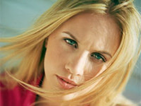 Blonde Haare blaue oder grüne Augen sind charakteristisch für den ...  width=