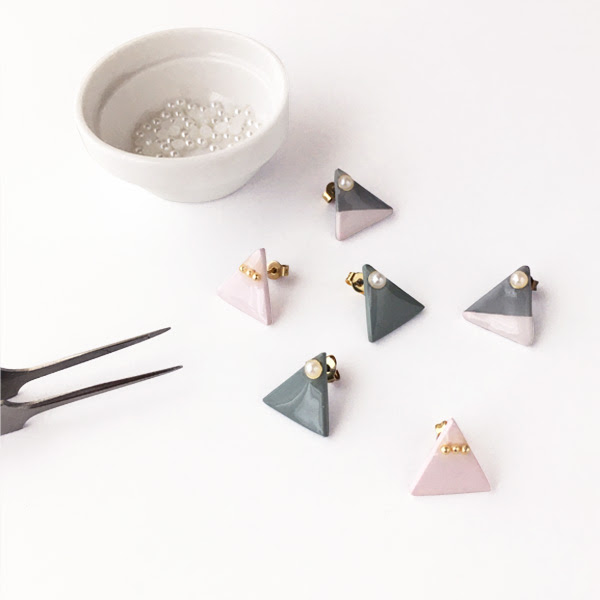 つくり方 100円均一のプラ板で作る三角ピアス シロクマノート