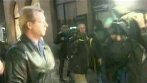 amanda knox family. Knox family leaves court