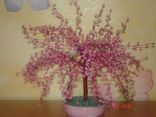 Растения из бисера.