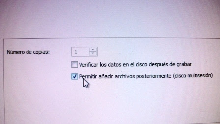 Ahora Nero Express le pedirá que marque algunas especificaciones, como si desea que el disco quede re-grabable (Multi-sesión), o si desea verificar los datos después de grabar. Márquelos o no según a usted le parezca. En este caso, yo marco el de \
