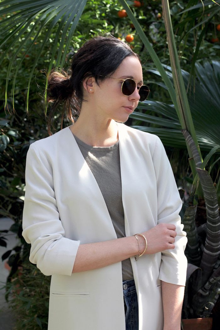 How To Wear White Jacket Minimalist Spring Outfit Eileen Fisher Silk Green Linen Tee Vintage Jeans Aviator Sunglasses Aviator Sunglasses Le Fashion Blog