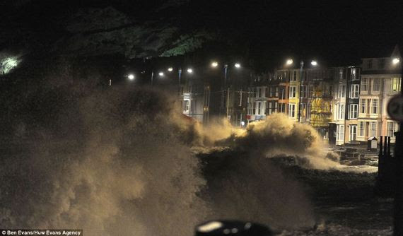 2014-01-05-UKEpicFloodingEarthDrReeseHalter