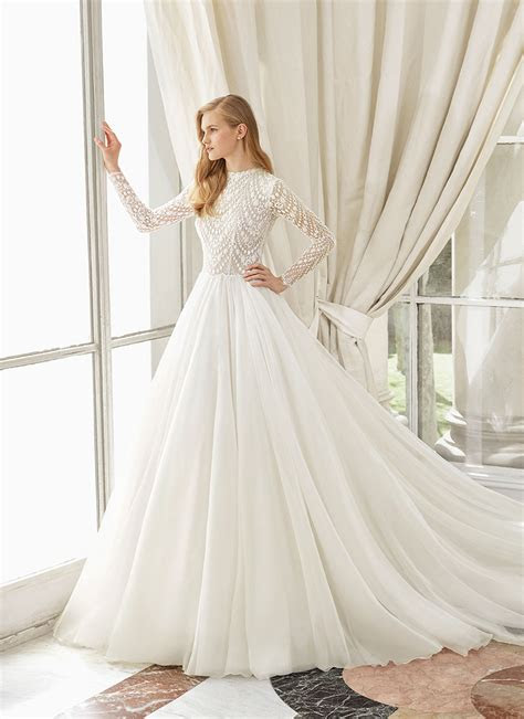 Search hundreds of vintage engagement rings, unique. 20 Modest Wedding Dresses For The Fashion-Loving Modern