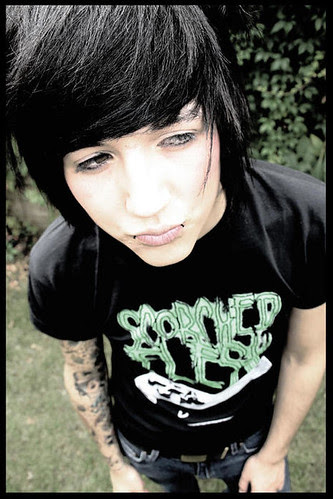 Both Emo boys amp; girls dye black emo hair boys. Both Emo boys amp; girls dye